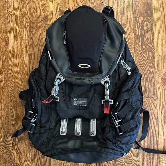 Oakley Kitchen Sink Men's Backpack Stealth Black Zipper Tactical